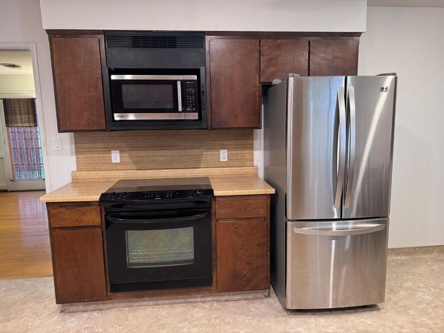 6717 52nd St, Sacramento, CA 95823