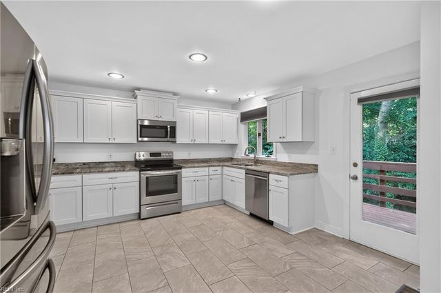 204 Graves CIR, Newport News, VA 23602