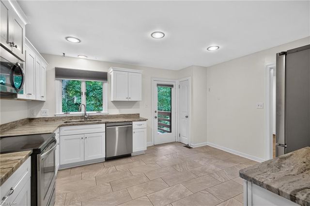 204 Graves CIR, Newport News, VA 23602