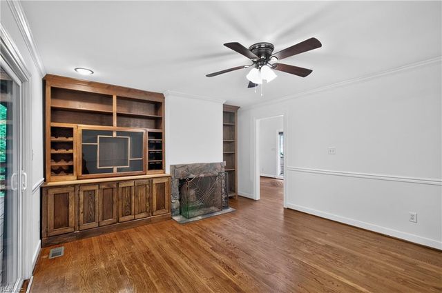 204 Graves CIR, Newport News, VA 23602