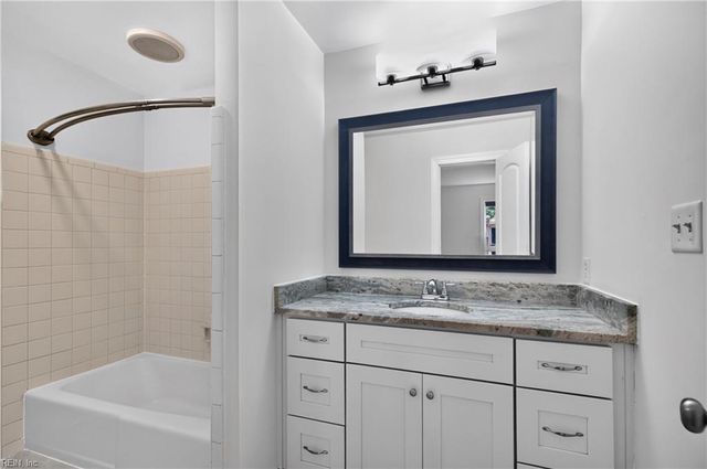 204 Graves CIR, Newport News, VA 23602