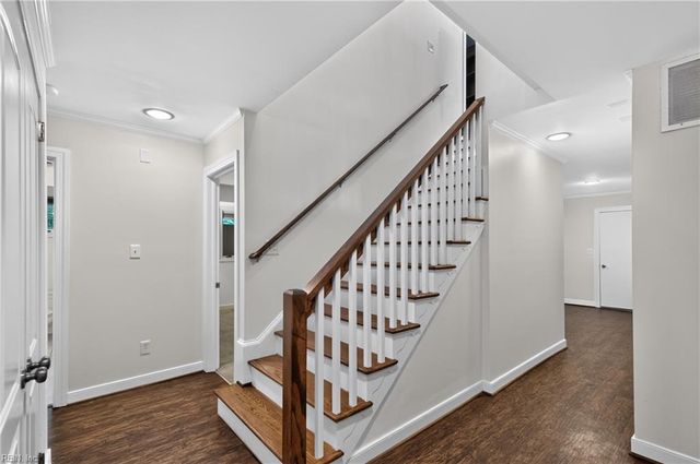 204 Graves CIR, Newport News, VA 23602