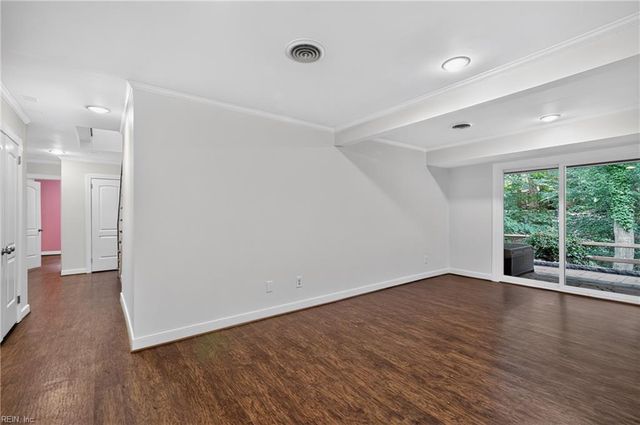 204 Graves CIR, Newport News, VA 23602