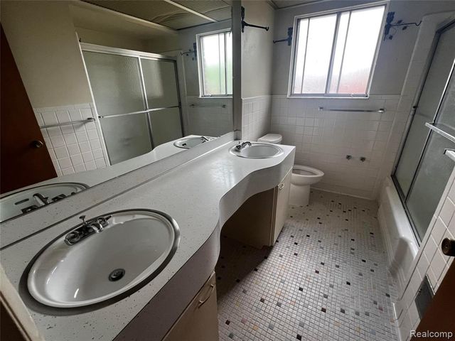 3582 Paddington Drive, Troy, MI 48084