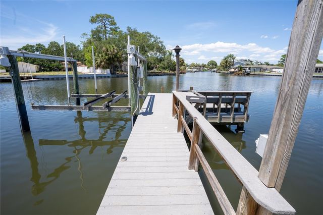 5119 VENETIAN BOULEVARD NE, St Petersburg, FL 33703