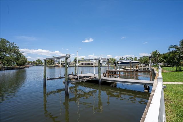 5119 VENETIAN BOULEVARD NE, St Petersburg, FL 33703