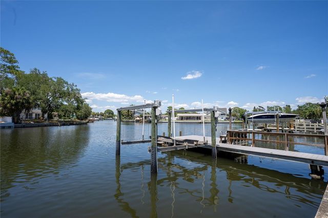 5119 VENETIAN BOULEVARD NE, St Petersburg, FL 33703