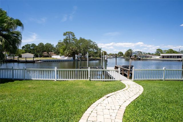 5119 VENETIAN BOULEVARD NE, St Petersburg, FL 33703