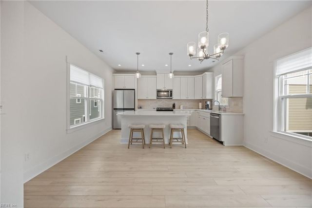 712 14th ST B, Virginia Beach, VA 23451