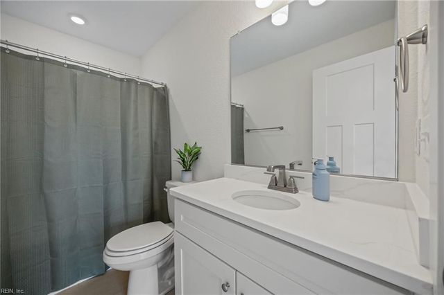 712 14th ST B, Virginia Beach, VA 23451