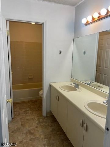 608 Dunn Cir, Bridgewater Twp., NJ 08807
