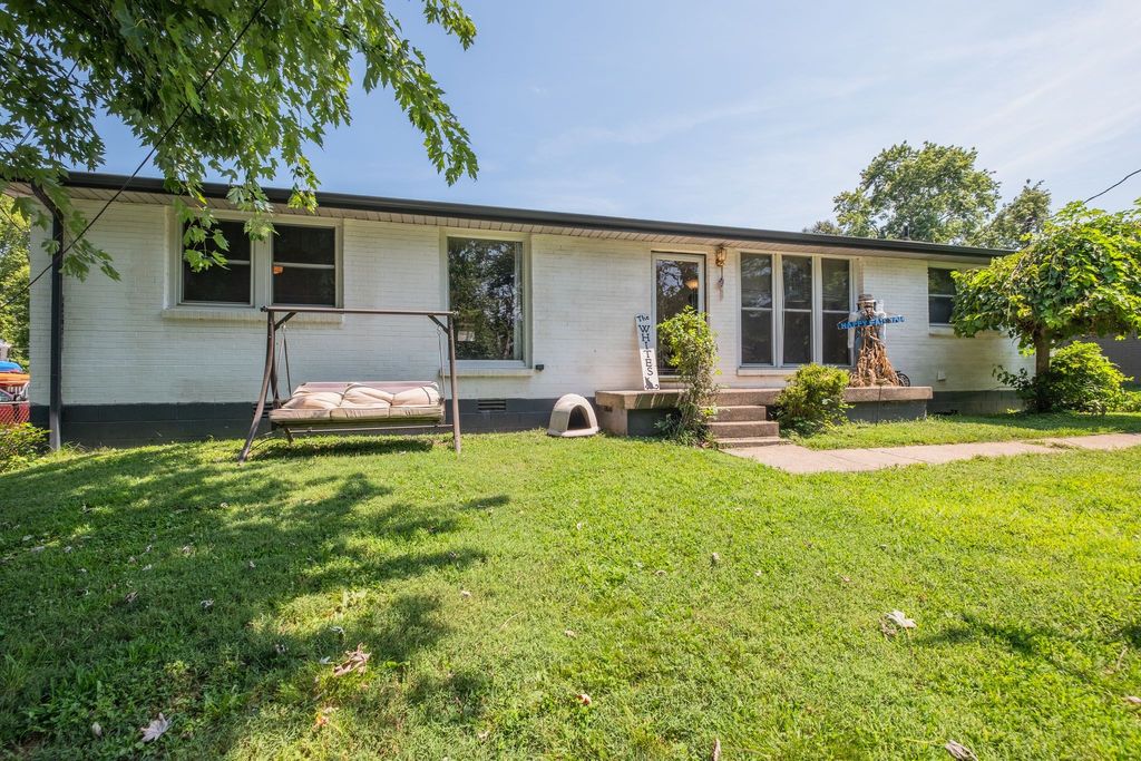 7183 Sugar Camp Dr, Greenbrier, TN 37073