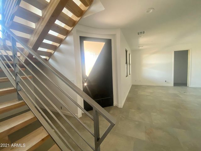 507 E MOUNTAIN VIEW Road, Phoenix, AZ 85020