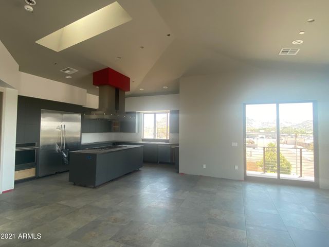 507 E MOUNTAIN VIEW Road, Phoenix, AZ 85020