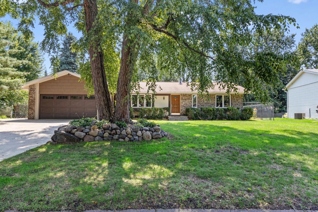 7060 145th Street W, Apple Valley, MN 55124