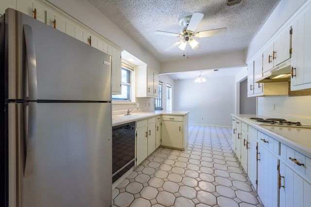 1915 Wendy Street, Irving, TX 75060