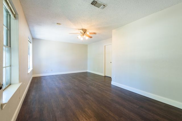 1915 Wendy Street, Irving, TX 75060