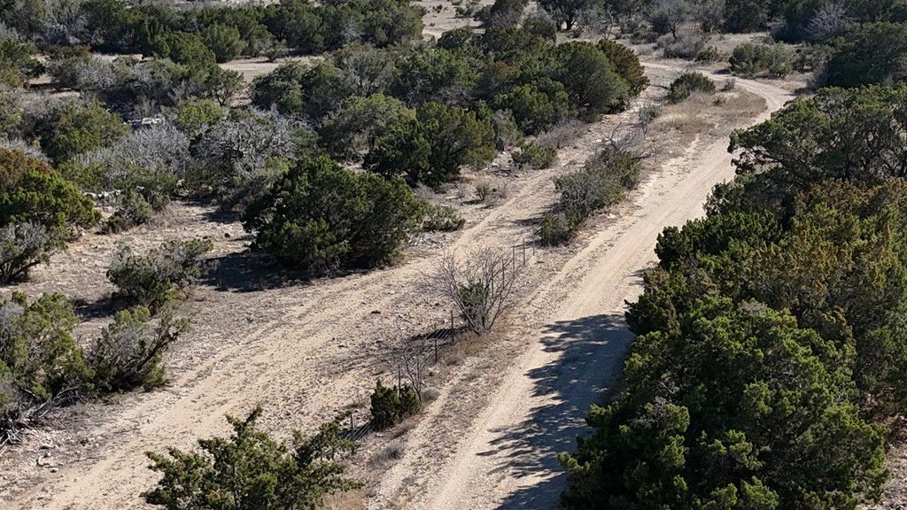 Image 13 of property listing at 1384 Cougar Trail, Ozona, TX 76943