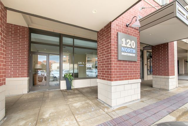 120 N Northwest Highway 405, Park Ridge, IL 60068