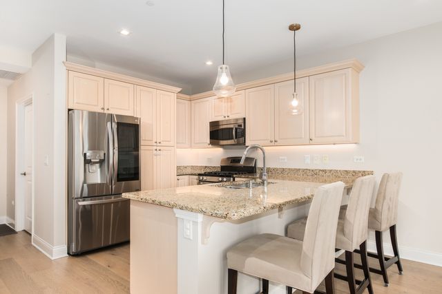 120 N Northwest Highway 405, Park Ridge, IL 60068