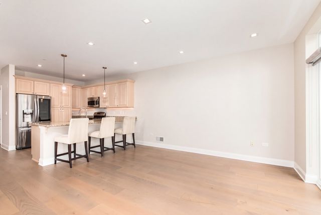 120 N Northwest Highway 405, Park Ridge, IL 60068