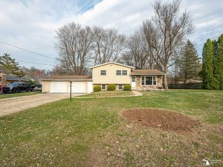 8872 Woodside Drive, Bedford Twp, MI 48182
