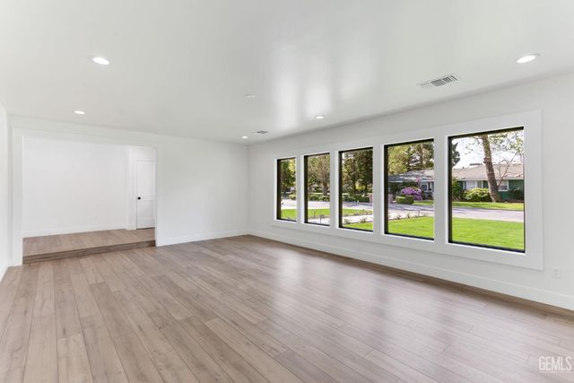 6600 Kane Way, Bakersfield, CA 93309