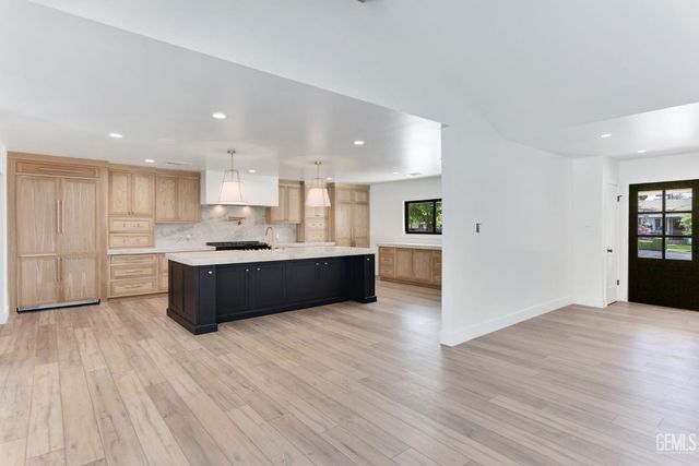 6600 Kane Way, Bakersfield, CA 93309