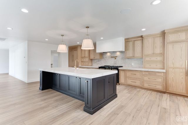 6600 Kane Way, Bakersfield, CA 93309