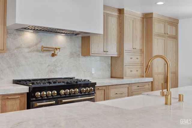 6600 Kane Way, Bakersfield, CA 93309