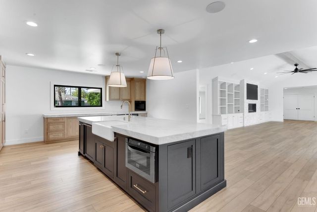 6600 Kane Way, Bakersfield, CA 93309