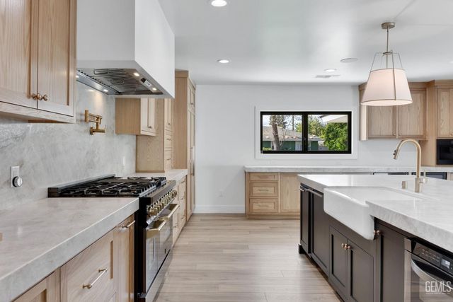 6600 Kane Way, Bakersfield, CA 93309