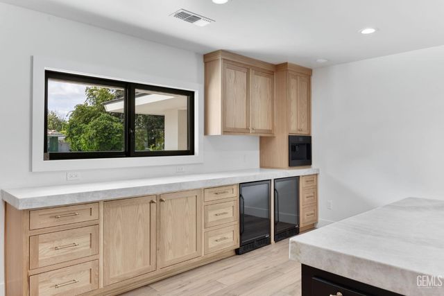 6600 Kane Way, Bakersfield, CA 93309