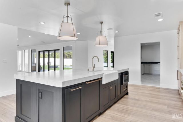 6600 Kane Way, Bakersfield, CA 93309