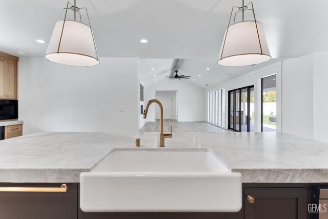 6600 Kane Way, Bakersfield, CA 93309