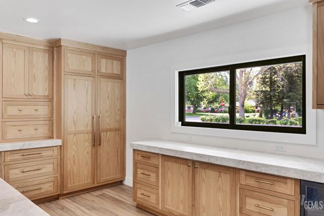 6600 Kane Way, Bakersfield, CA 93309