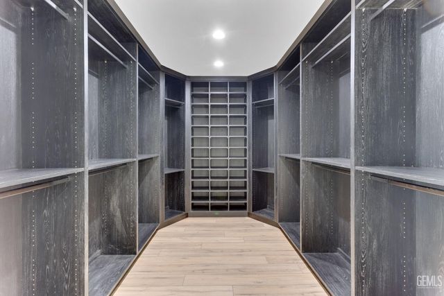 6600 Kane Way, Bakersfield, CA 93309