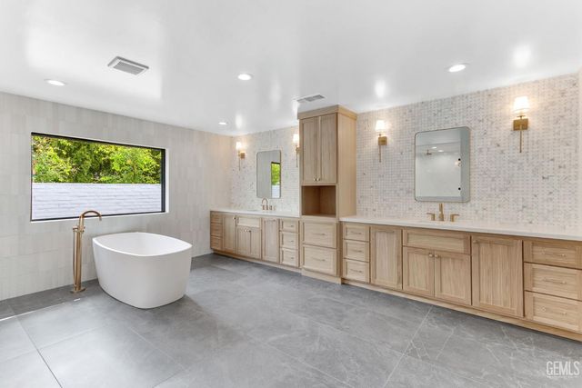 6600 Kane Way, Bakersfield, CA 93309