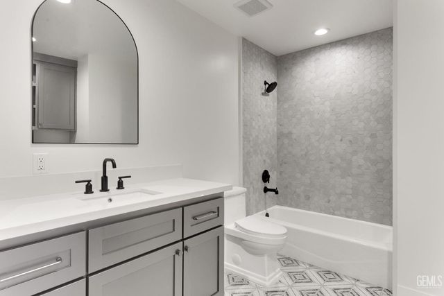 6600 Kane Way, Bakersfield, CA 93309