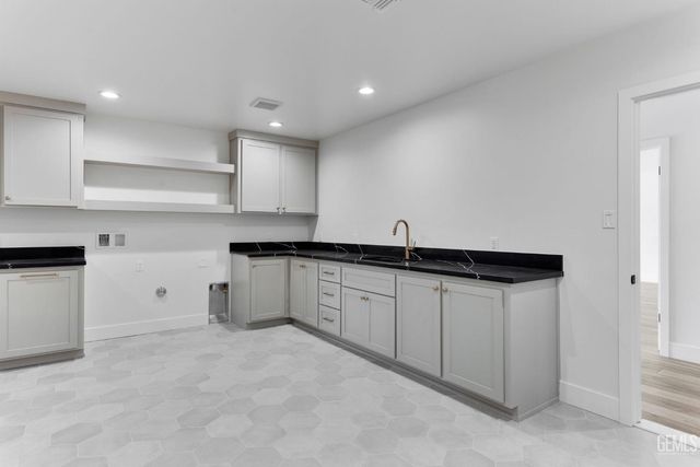 6600 Kane Way, Bakersfield, CA 93309