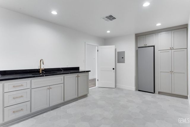 6600 Kane Way, Bakersfield, CA 93309