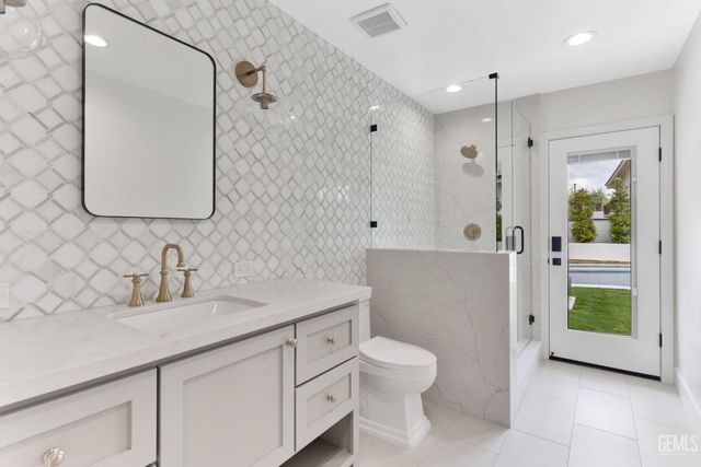 6600 Kane Way, Bakersfield, CA 93309