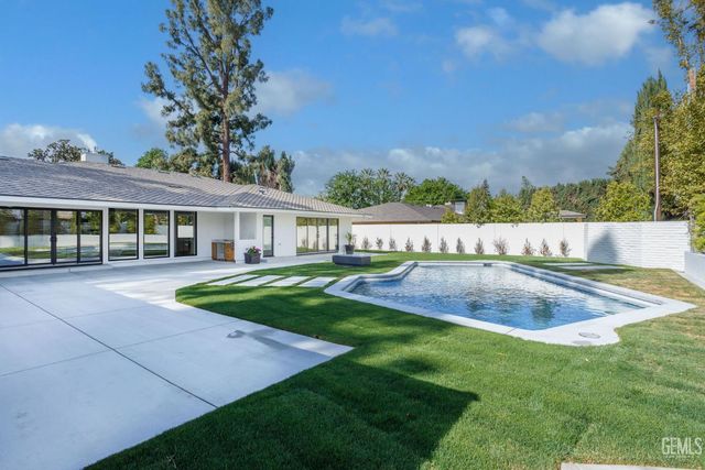 6600 Kane Way, Bakersfield, CA 93309