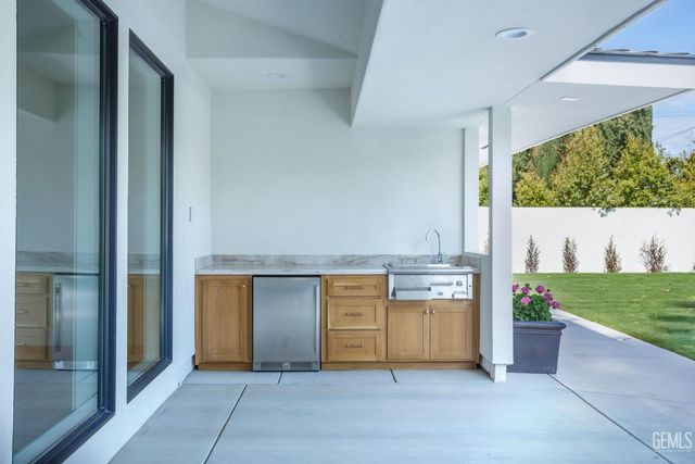 6600 Kane Way, Bakersfield, CA 93309