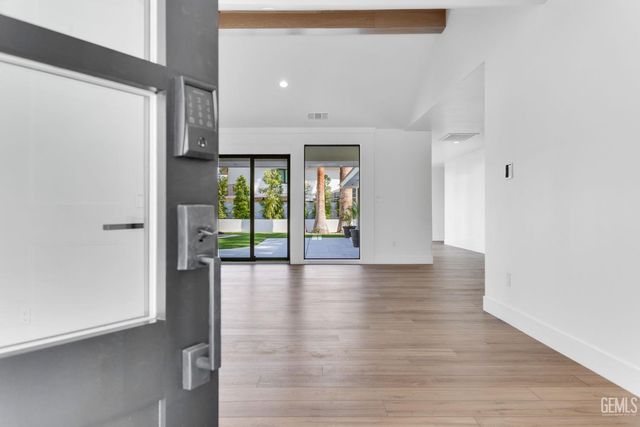 6600 Kane Way, Bakersfield, CA 93309