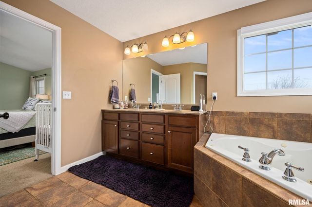 10524 N TRAIL VIEW Drive, Dunlap, IL 61525