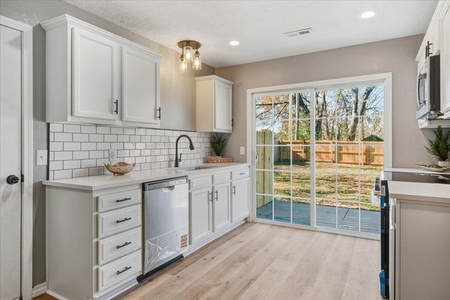 2253 N Fay Avenue, Springfield, MO 65803