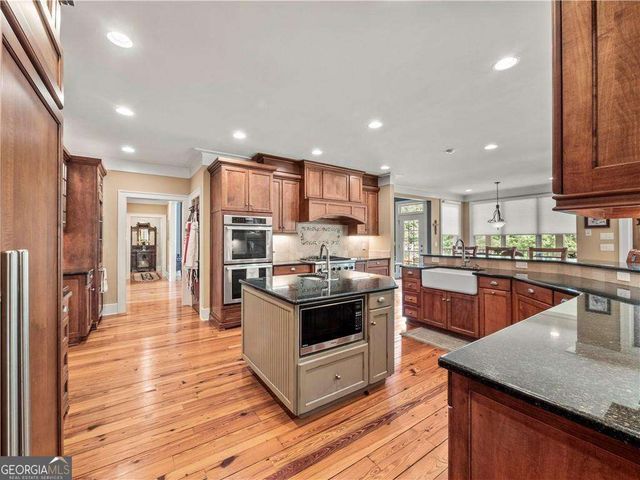 594 Peachtree Road, Hoschton, GA 30548