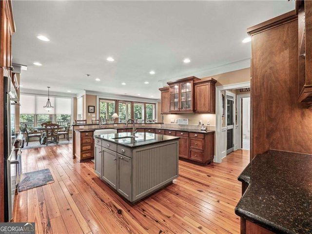 594 Peachtree Road, Hoschton, GA 30548