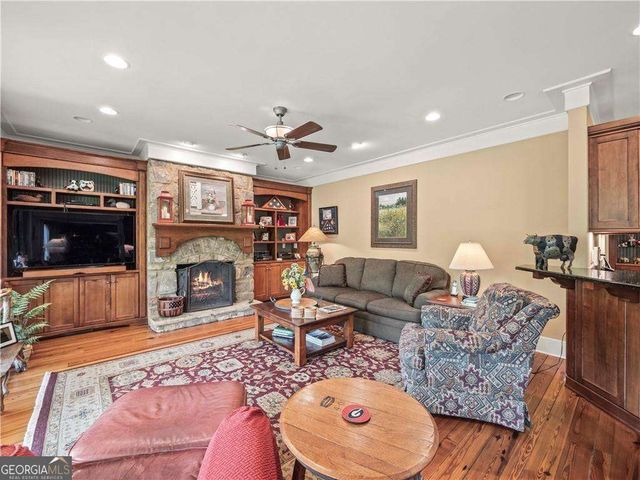 594 Peachtree Road, Hoschton, GA 30548